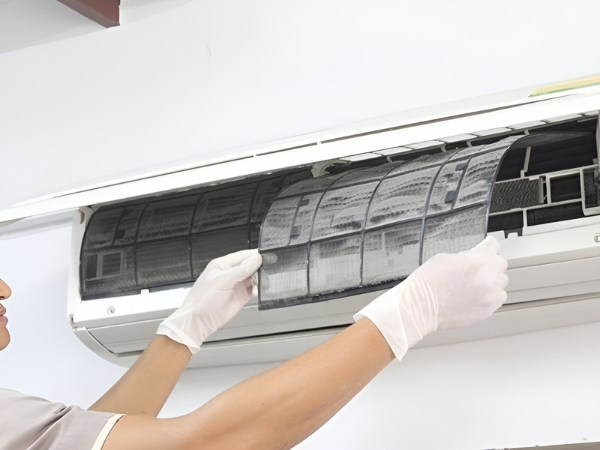 Vệ sinh máy lạnh Mitsubishi  giá rẻ