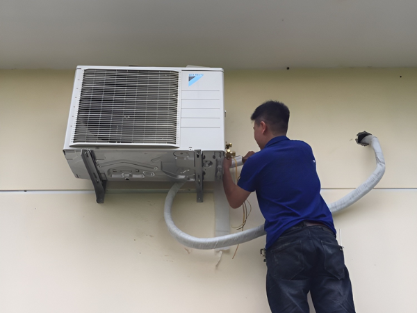 Lắp đặt máy lạnh Daikin chất lượng, uy tín tại Đồng Nai
